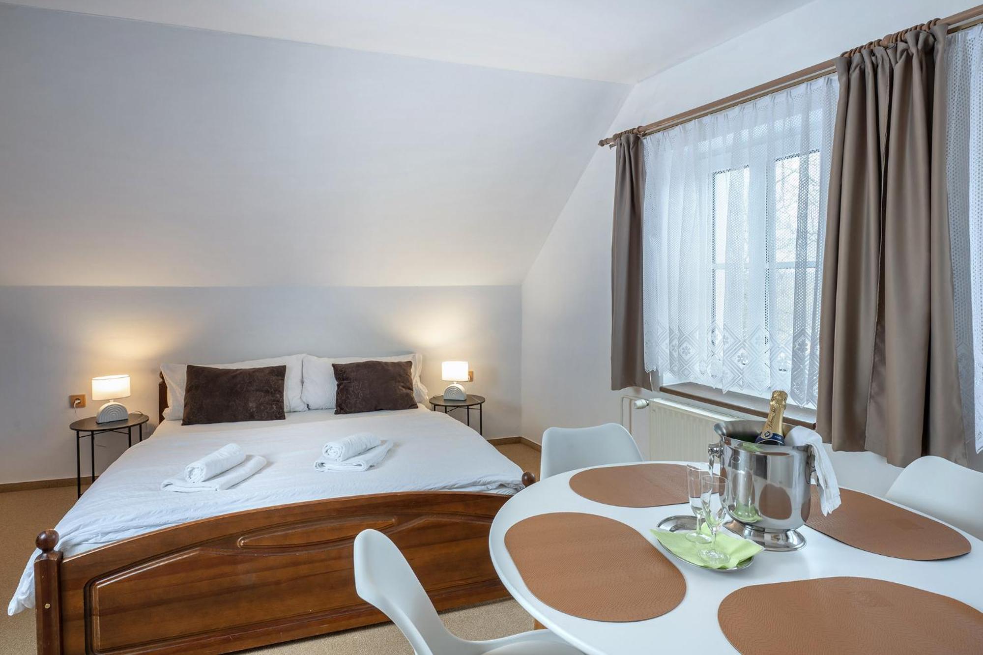 Rodinny Hotel Myslivna Třeboň Eksteriør bilde