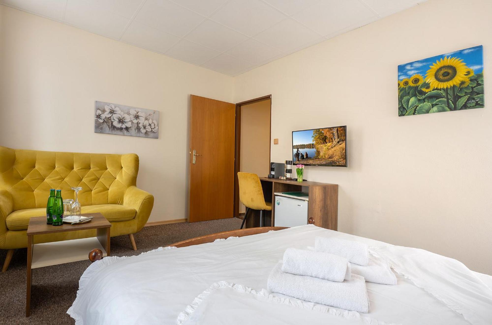 Rodinny Hotel Myslivna Třeboň Eksteriør bilde